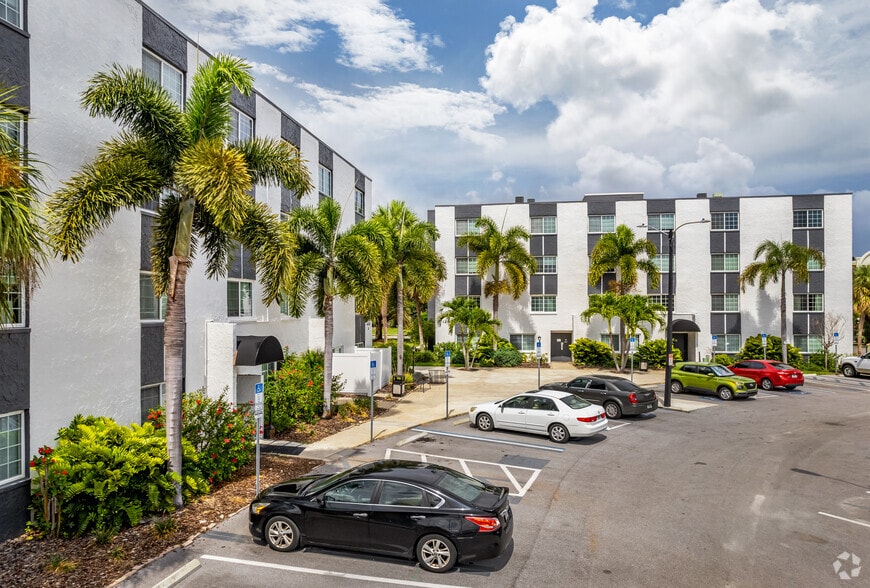 More Photos Of 120 47th Ave N, Saint Petersburg Apartments For Sale