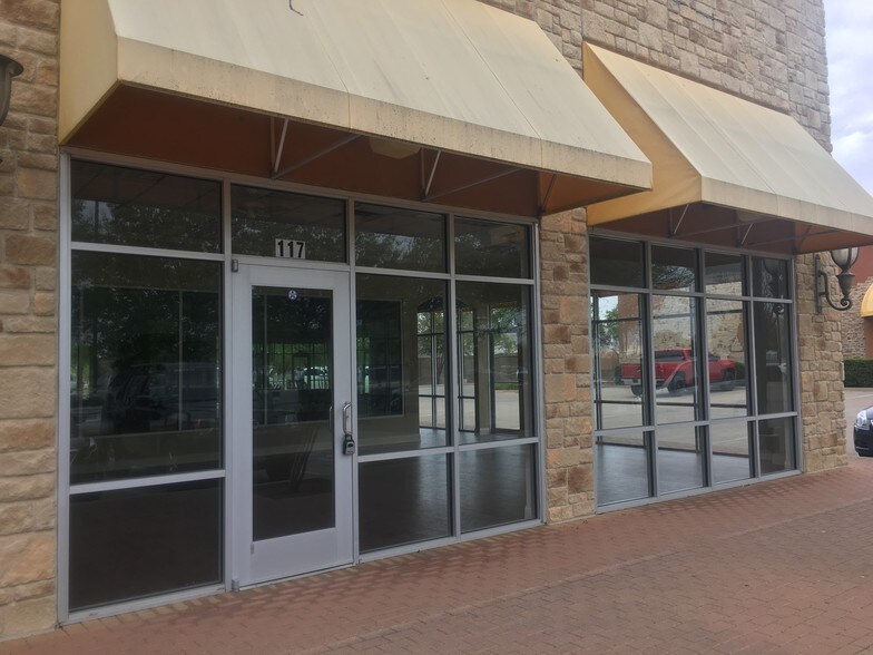 More Photos Of 1205 E Debbie Ln, Mansfield Freestanding For Lease