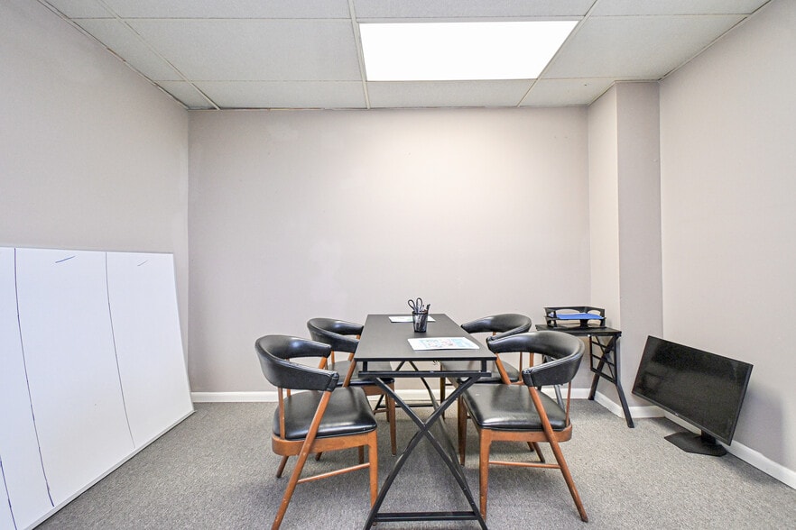 More Photos Of 8240 Clara Ave, Cincinnati Office For Sale