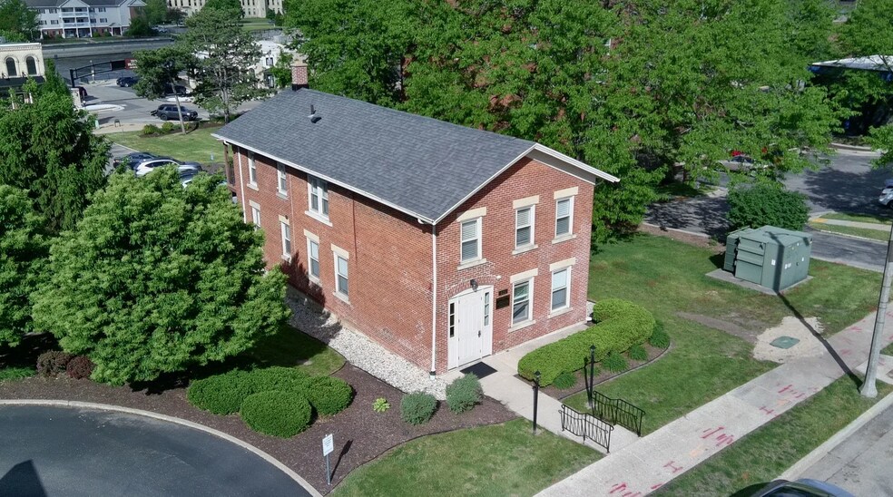 Primary Photo Of 121 N Parker Dr, Janesville Office For Lease