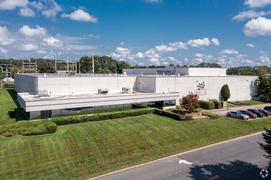 Primary Photo Of 50 Wireless Blvd, Hauppauge Manufacturing For Lease