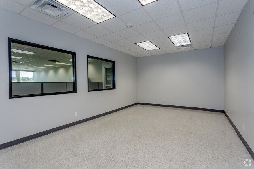 More Photos Of 1440 NW Vivion Rd, Kansas City Office For Lease