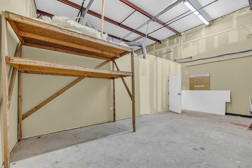 More Photos Of 40 Chamisa Rd, Covington Distribution For Lease