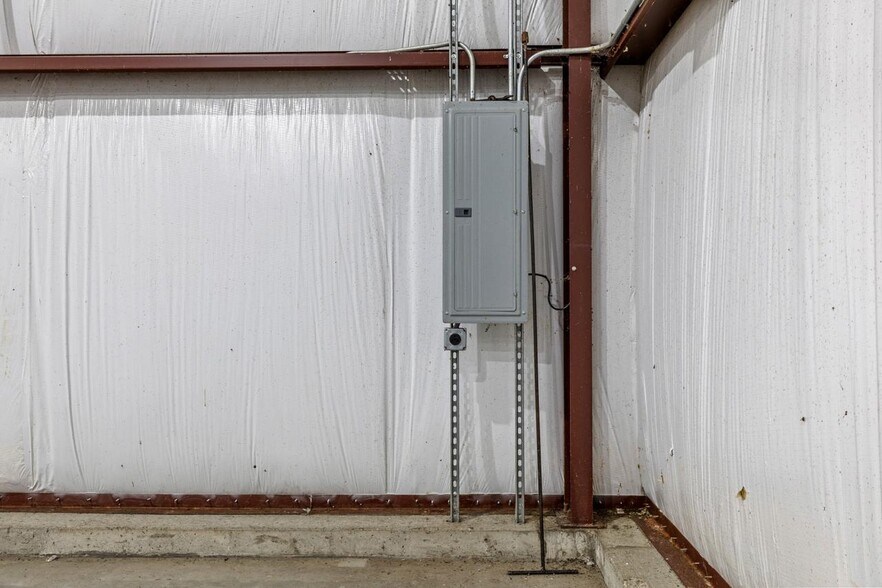 More Photos Of 2708 30th Ave NE, Minot Manufacturing For Sale