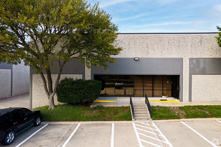 More Photos Of 1701 Summit Ave, Plano Industrial For Lease