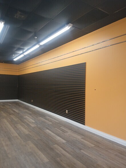 More Photos Of 595 E Main St, Philadelphia General Retail For Lease
