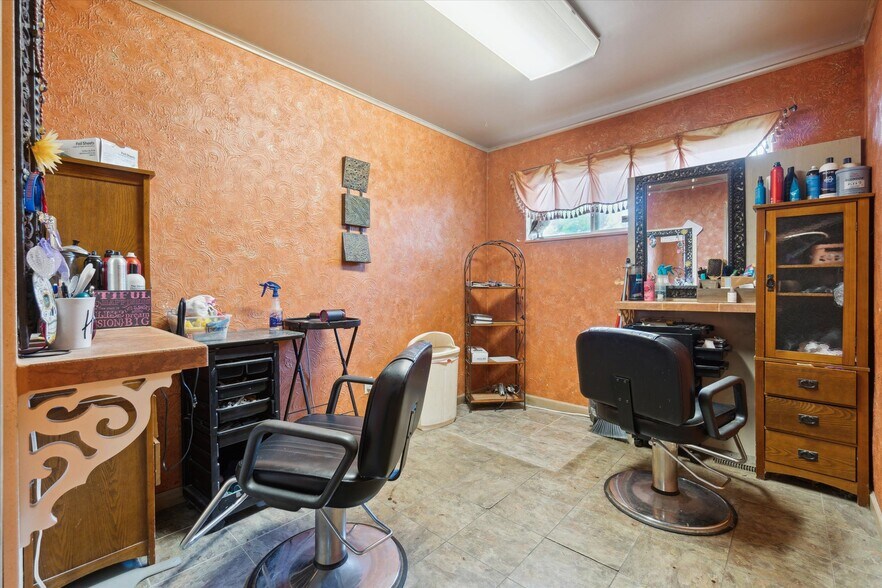 More Photos Of 4344 Richfield Rd, Flint Office For Sale