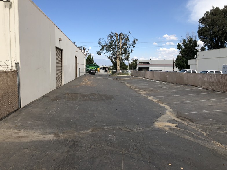 More Photos Of 1250 Railroad St, Corona Warehouse For Lease