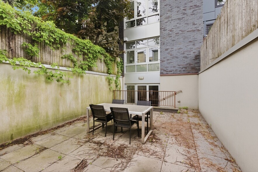 More Photos Of 146 Diamond St, Brooklyn Apartments For Sale