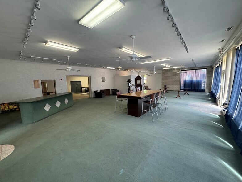 More Photos Of 35 W Main St, Mascoutah General Retail For Lease