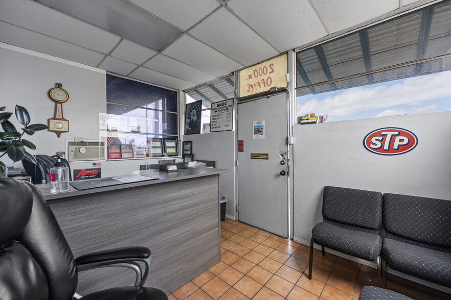 More Photos Of 2000 Union Ave, Bakersfield Auto Repair For Sale