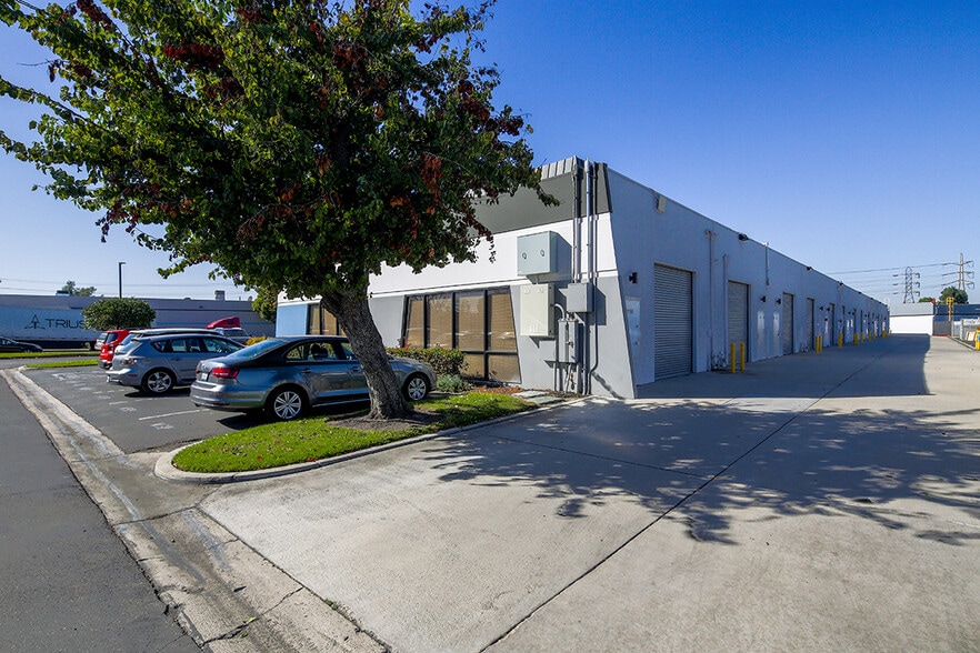 More Photos Of 1150-1178 N Knollwood Cir, Anaheim Manufacturing For Sale