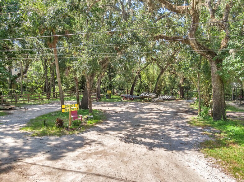 More Photos Of 4572 Alafia Canoe Trl, Valrico Storefront Retail Residential For Sale