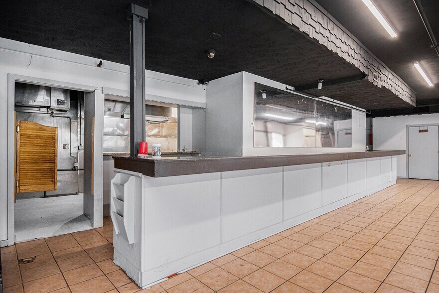 More Photos Of 6500 Railroad Ave, Omaha Restaurant For Sale