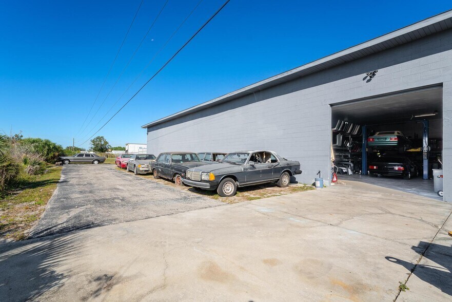 More Photos Of 209 N Industrial Loop, LaBelle Warehouse For Sale
