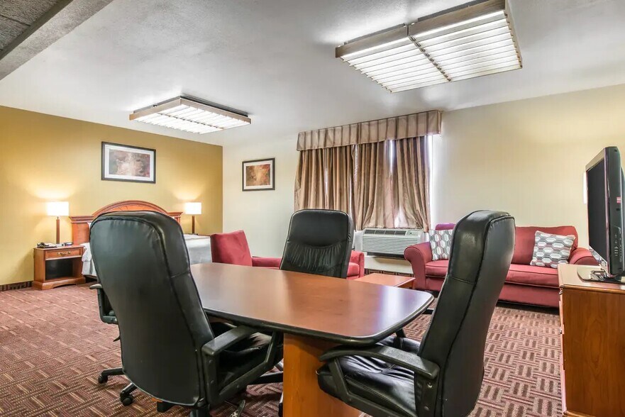 More Photos Of 1410 Harrison Rd, Colorado Springs Hotel For Sale
