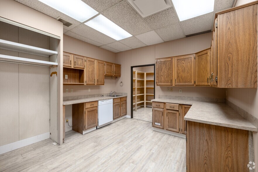 More Photos Of 5920 1A St SW, Calgary Medical For Lease