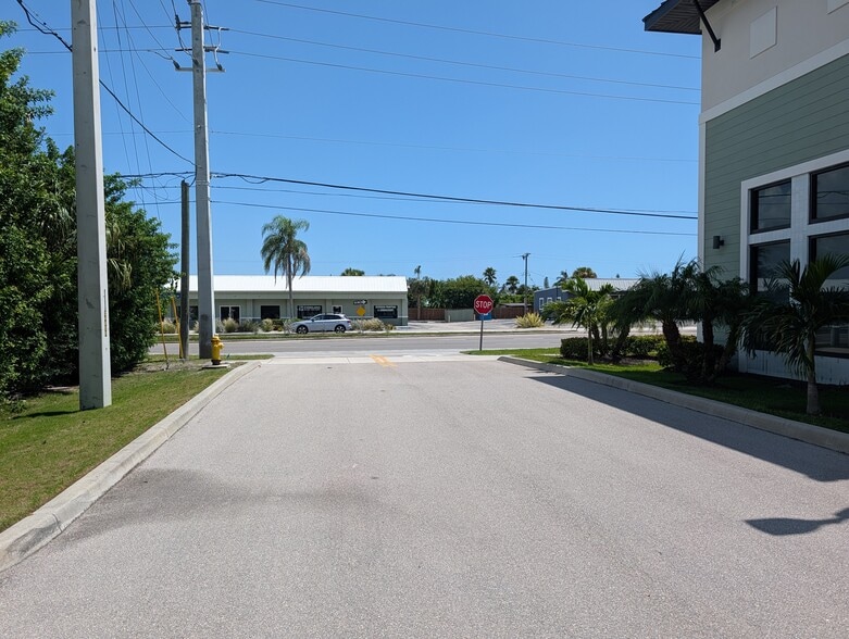 More Photos Of 4276 Bonita Beach Rd, Bonita Springs Self Storage For Sale
