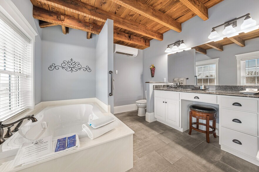 More Photos Of 208-210 Wharf St, Hermann Hospitality For Sale