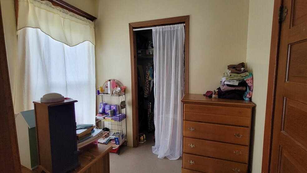 More Photos Of 522 Main St, Rockwood Specialty For Sale