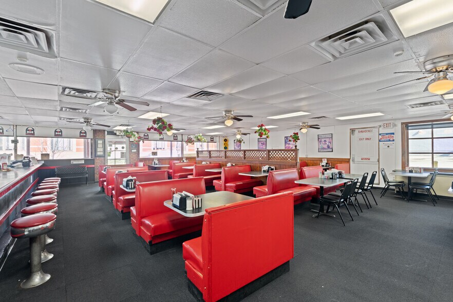 More Photos Of 191 E St John St, Spartanburg Restaurant For Lease