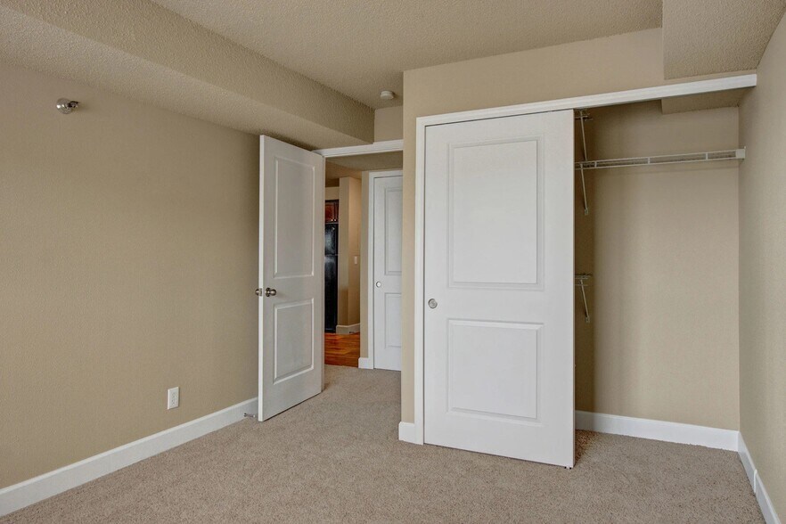 More Photos Of 8617 Edinbrook Xing, Brooklyn Park Apartments For Sale