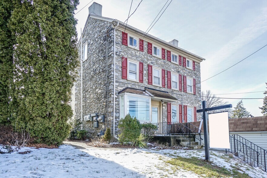 More Photos Of 450 Germantown Pike, Lafayette Hill Office For Sale