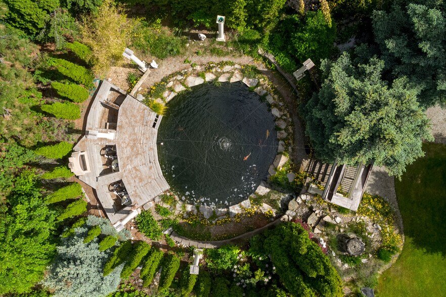 More Photos Of 1605 Garner Rd, Kelowna Specialty For Lease