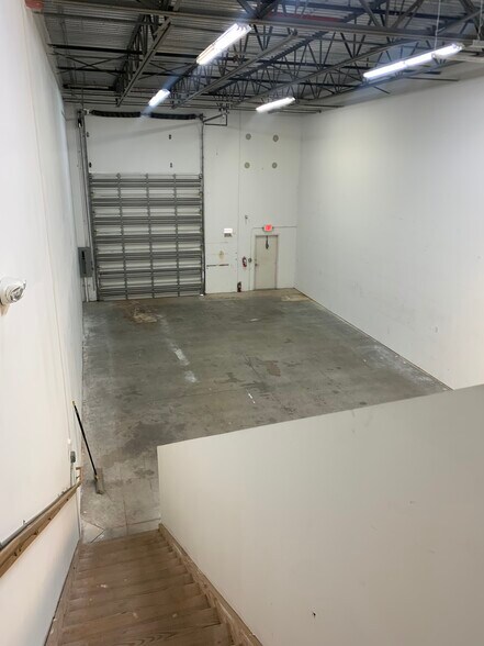 More Photos Of 2721-2737 NW 19th St, Pompano Beach Warehouse For Lease