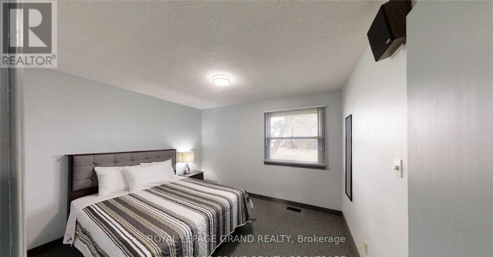 More Photos Of 28636 Centre Rd, Adelaide Metcalfe Freestanding For Sale