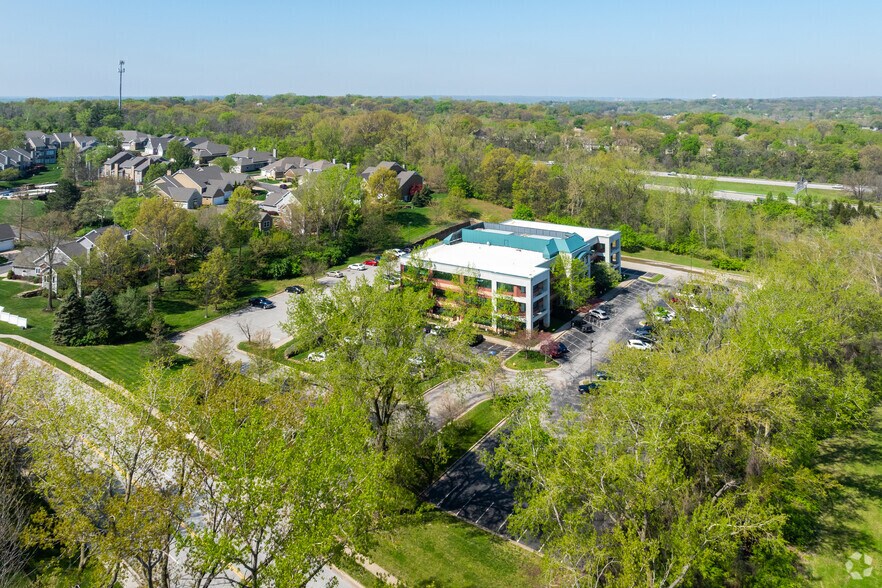 More Photos Of 4770 N Belleview Ave, Kansas City Office For Sale