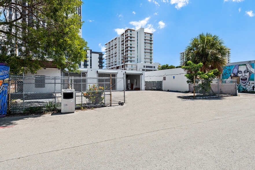 More Photos Of 810 NE 4th Ave, Fort Lauderdale Storefront Retail Office For Lease