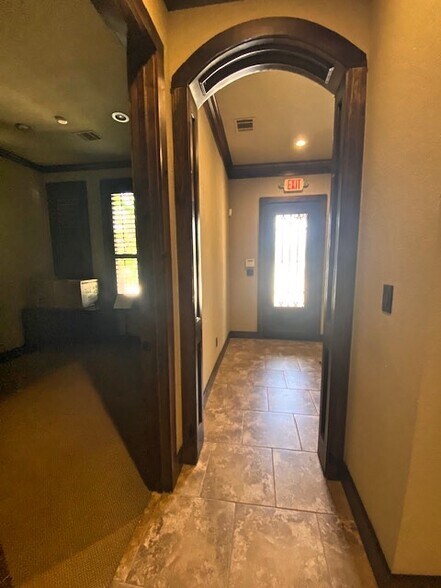 More Photos Of 9125 Belshire Dr, North Richland Hills Office For Lease