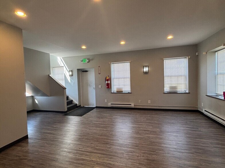 More Photos Of 4214 North Point Blvd SE, Dundalk Warehouse For Lease