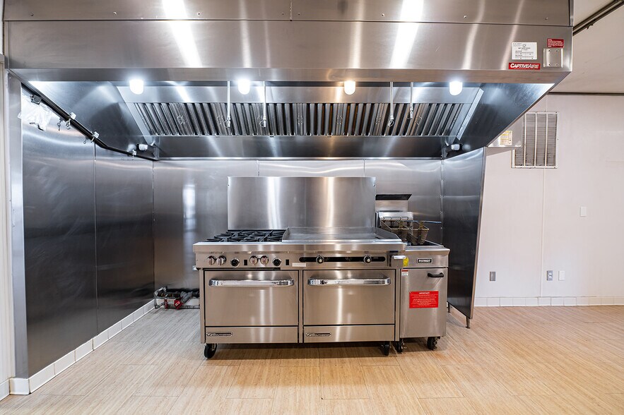 More Photos Of 461 Munson Ave, Traverse City Hotel For Sale