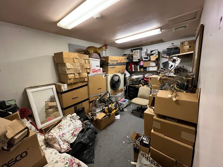 More Photos Of 2133 Orthodox St, Philadelphia Light Distribution For Sale