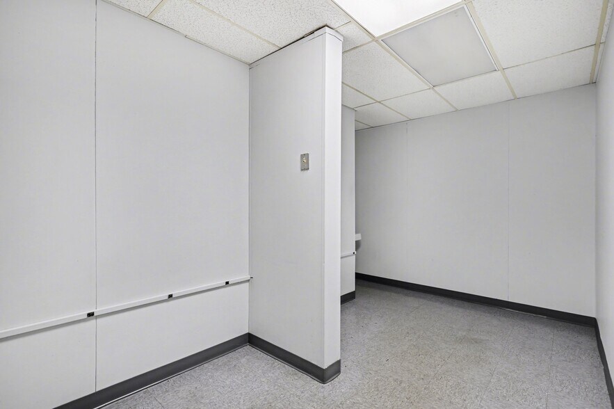 More Photos Of 400 Nationwide Dr, Harrisburg Medical For Sale