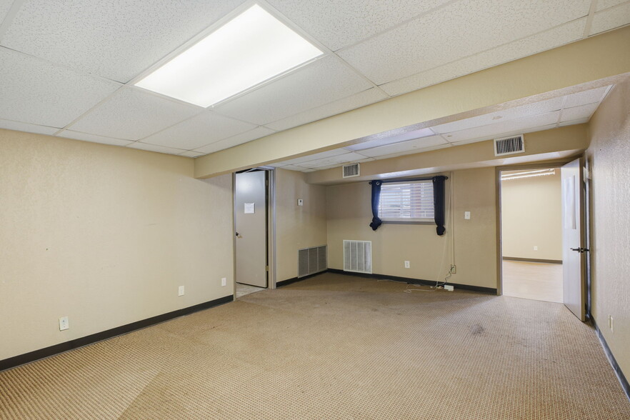 More Photos Of 2110 Mannix Dr, San Antonio Light Distribution For Sale