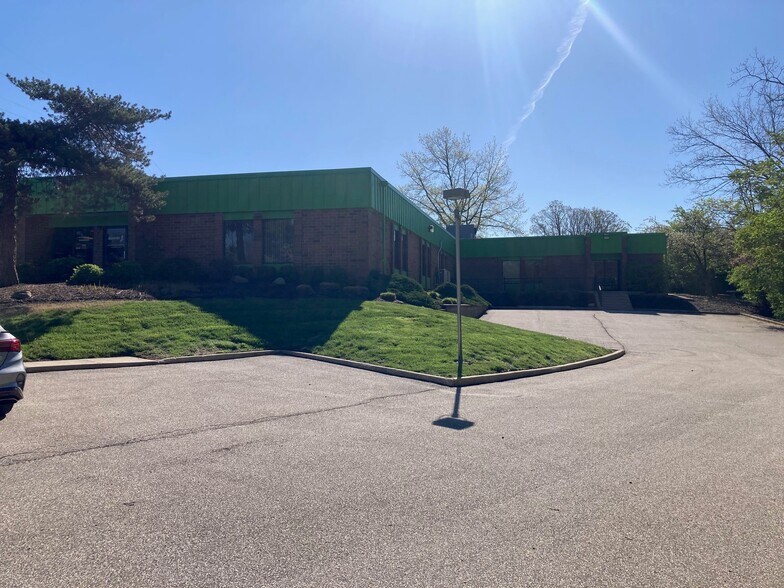 More Photos Of 7830 Freeway Cir, Middleburg Heights Office For Sale