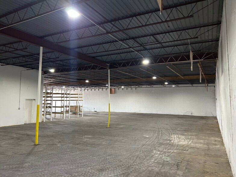 More Photos Of 9300 Southwest Dr, Fort Worth Warehouse For Lease