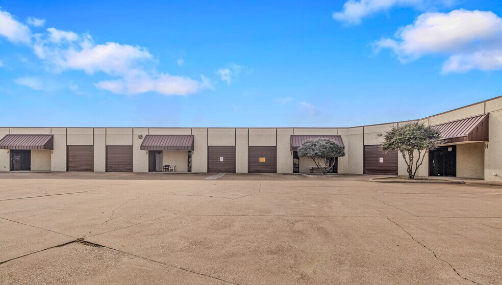 Primary Photo Of 1315 Colony Ct, Haltom City Distribution For Lease