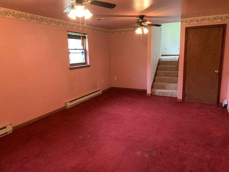 More Photos Of 5405 Village Ct, Adamstown Specialty For Sale