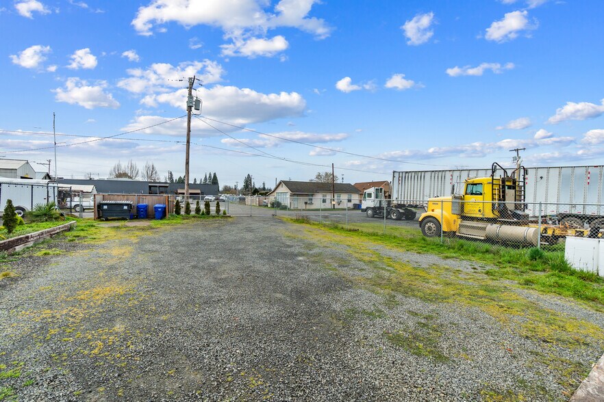 More Photos Of 208 N Molalla Ave, Molalla General Retail For Sale