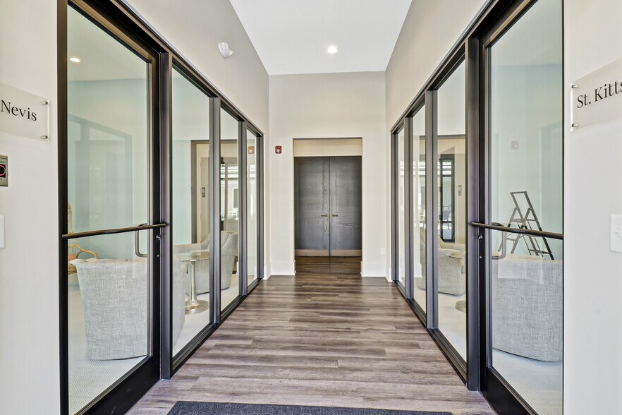 More Photos Of 10 Park Ln, Hilton Head Island Office For Sale