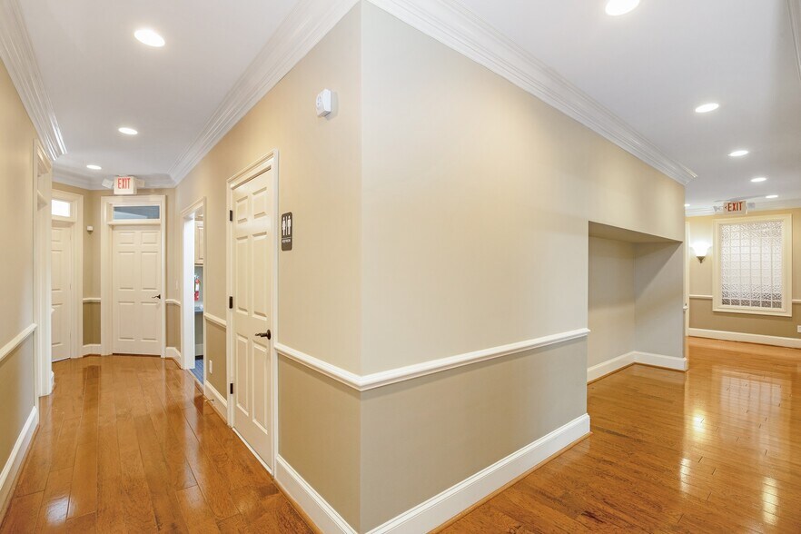 More Photos Of 3535 Roswell Rd, Marietta Office Residential For Lease