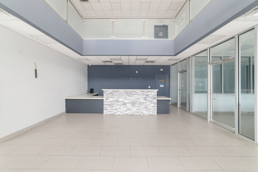 More Photos Of 6631 N Sam Houston Pky W, Houston Warehouse For Lease
