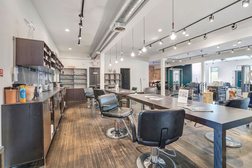 More Photos Of 6091-6095 Montgomery Rd, Cincinnati Storefront Retail Office For Lease