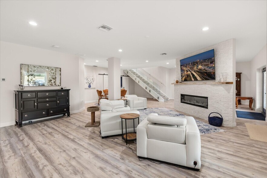 More Photos Of 455 Briar Patch Ln, Geneva Specialty For Sale