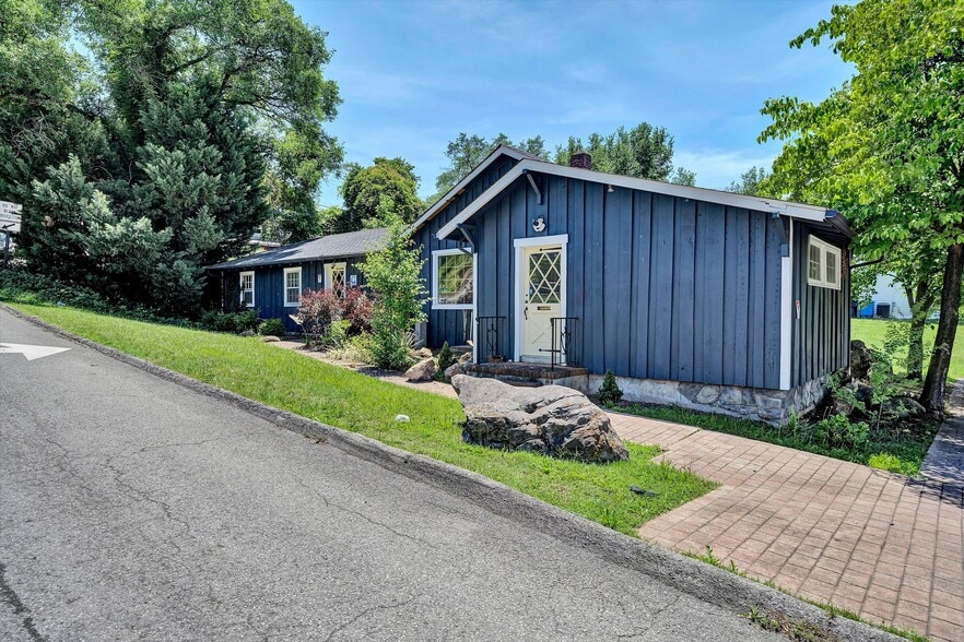 Primary Photo Of 2302 Winthrop Ave SW, Roanoke Office For Sale