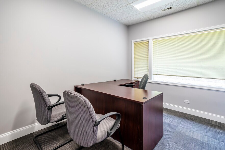 More Photos Of 951 N Plum Grove Rd, Schaumburg Office For Lease